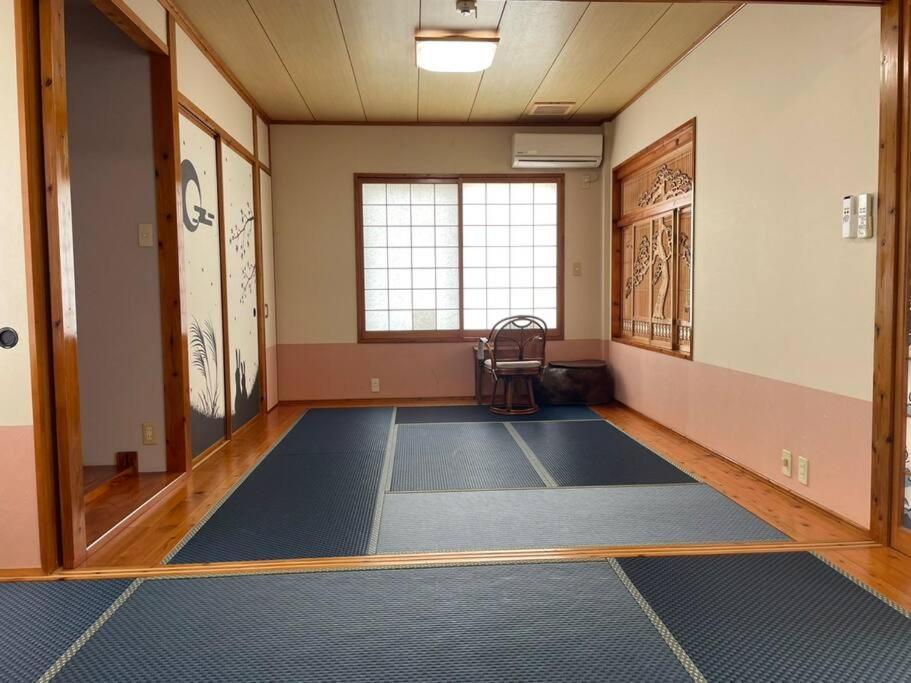 別墅 【駐車場4台！】都会の喧騒から離れ大自然に囲まれた豪邸～大石林山への観光にも最適～ *